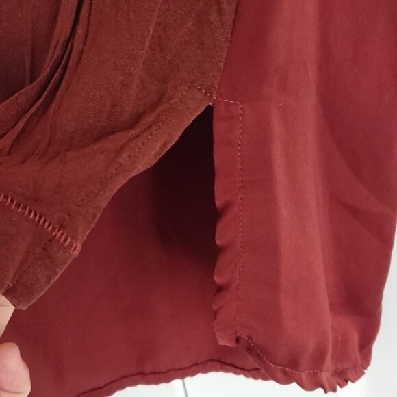 H&M Sleeveless High-Low Top with Front Pocket - wine color size 6 - Picture 5 of 9